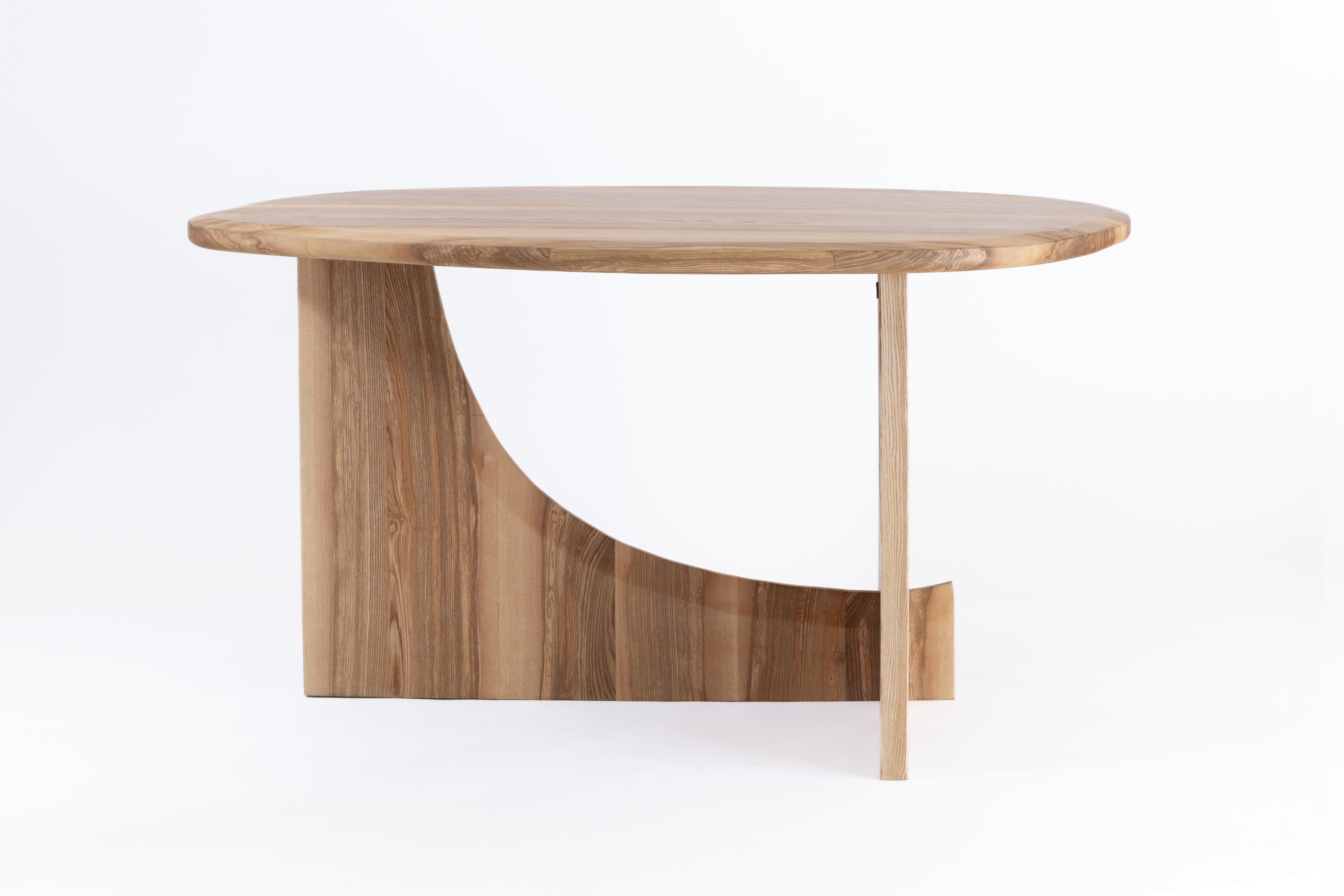 Creative_Hungary_Budapest_Select_Exhibition_sarakele_studio_ZERO_oval_dining_table_3.jpg