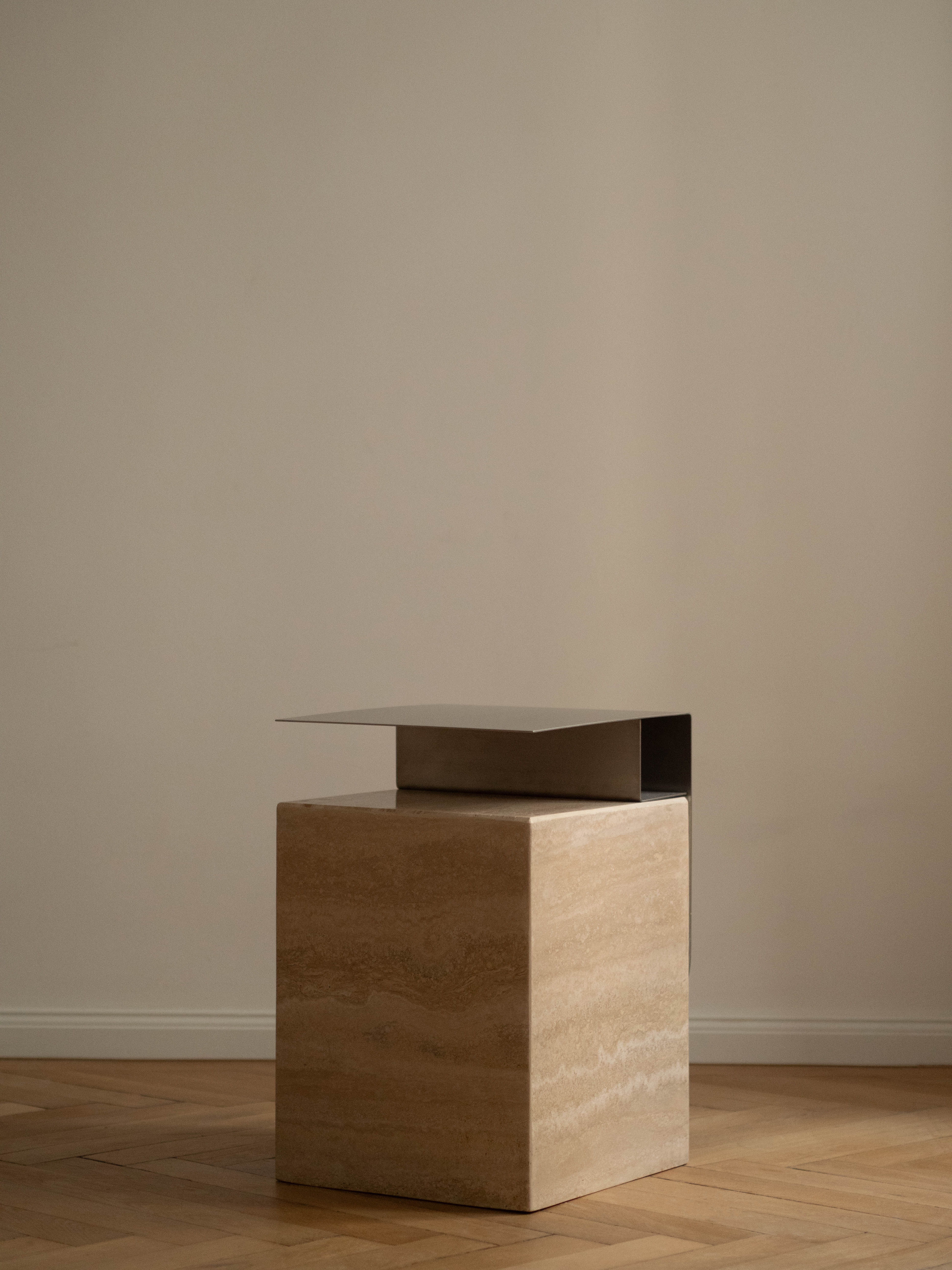 Creative_Hungary_Budapest_Select_Exhibition_IDA_STONE_DÁLIA_side_table_1.jpeg