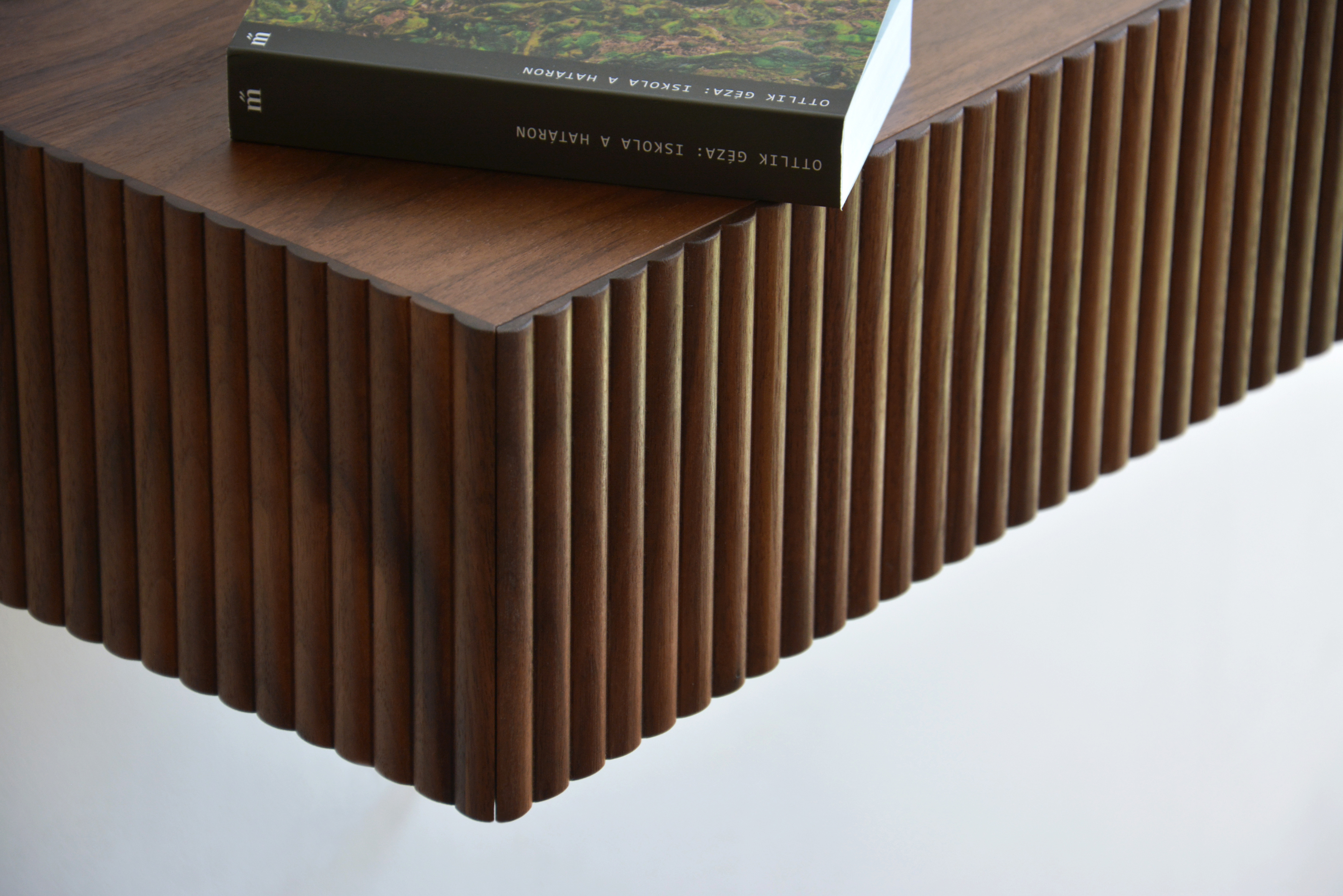 Creative_Hungary_Budapest_Select_Exhibition_mybettershelf_all-round_fluted_floating_nightstand_3.jpg