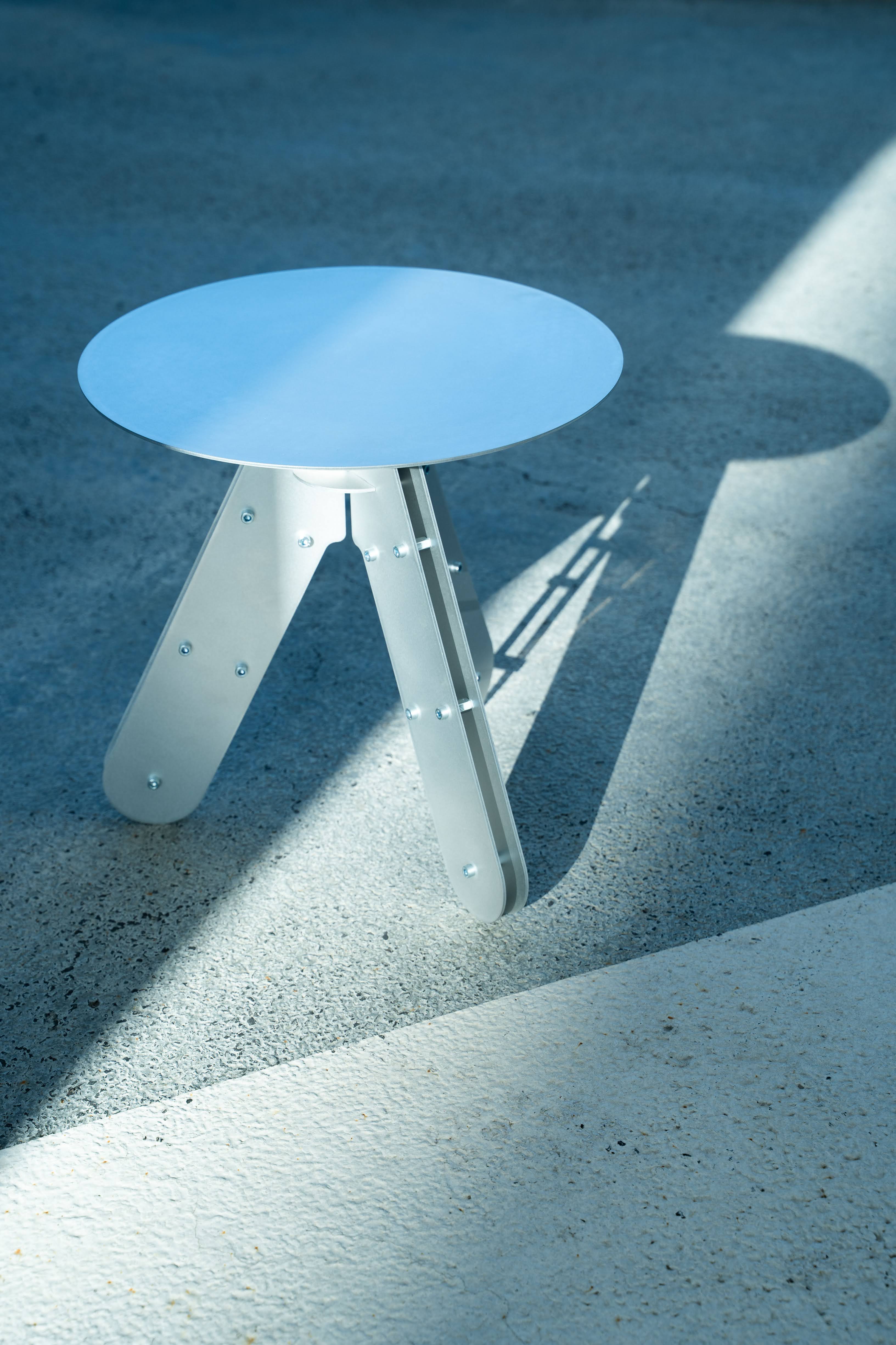 Creative_Hungary_Budapest_Select_Exhibition_CÉZÉ_OU-SIDE_TABLE_1.jpg